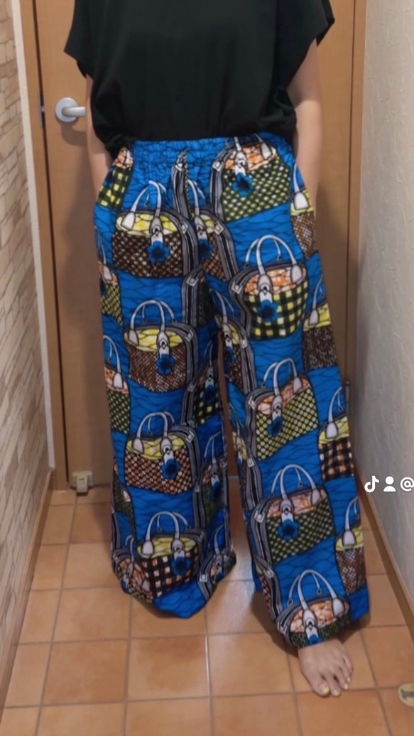 アフリカンバティックのワイドパンツ