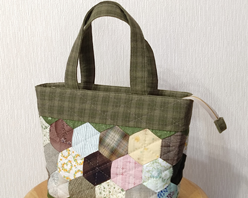 パッチワークのキルティングミニトートバッグ（ヘキサゴン） トート