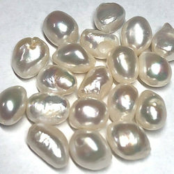 【特集掲載】ちょっぴり大きな照りっ照りバロックパールのピアス/イヤリング 11mm 12mm 真珠 スタッド チタン 9枚目の画像