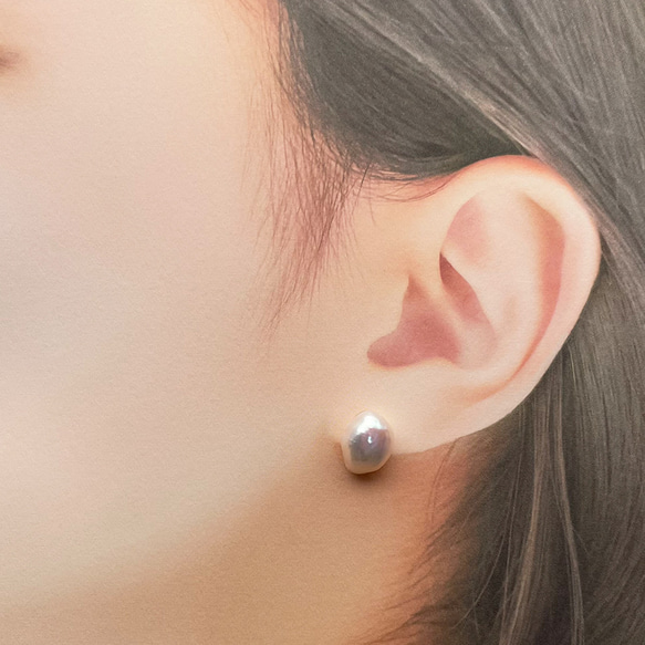 【特集掲載】ちょっぴり大きな照りっ照りバロックパールのピアス/イヤリング 11mm 12mm 真珠 スタッド チタン 3枚目の画像