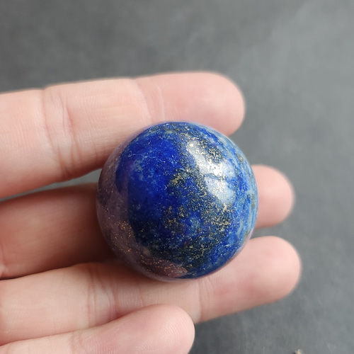 【一点物】 ラピスラズリ スフィア 丸玉 ✩.*˚天然石 × インテリア ラピスラズリ 丸玉 34mm スフィア 原石 置物 一点物 141-5314 : 天然石