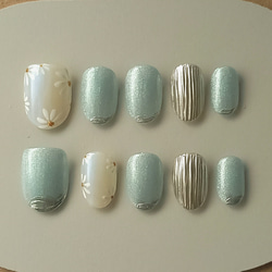 爽やかブルーマグネットネイル　夏ネイル　マーガレット　ブルー　バカラネイル 3枚目の画像