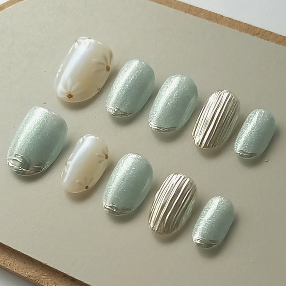 爽やかブルーマグネットネイル　夏ネイル　マーガレット　ブルー　バカラネイル 1枚目の画像