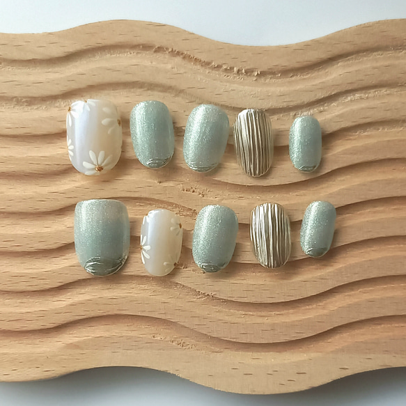 爽やかブルーマグネットネイル　夏ネイル　マーガレット　ブルー　バカラネイル 4枚目の画像