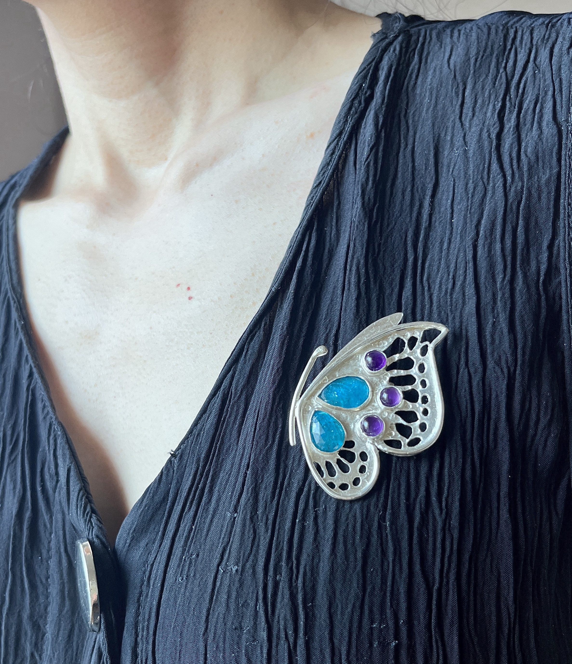 魔法の森の蝶ブローチ　シルバ−925  アメジスト ブルーアパタイト  Butterfly Broach Silver