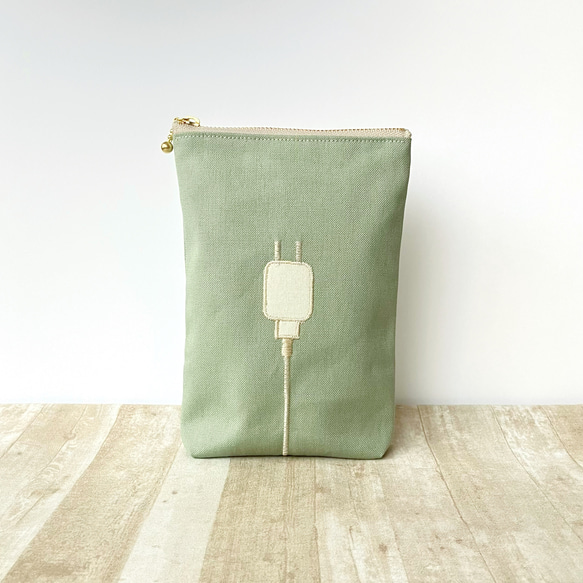 少し大きい充電器！ポーチ【ピスタチオ】 1枚目の画像
