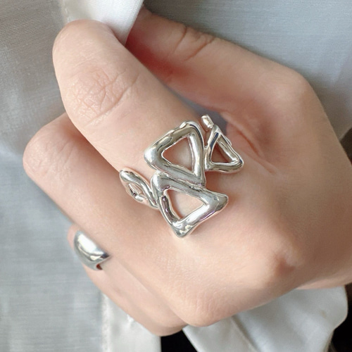 幾何学デザインいびつな三角形 オシャレSV925リングR0933 指輪・リング