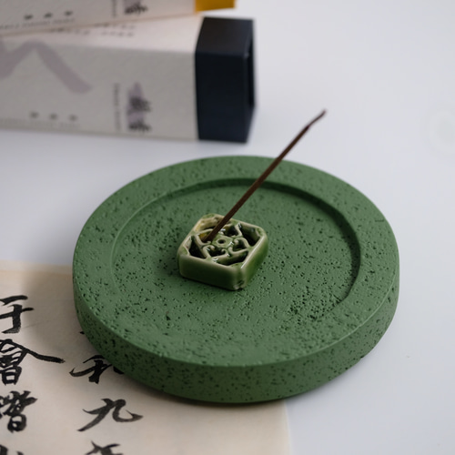 中国古玩　緑釉鼻煙香　高さ約5.4㎝　東さ6-1014☆2F 手作り陶器] 限定版緑釉古代家の窓の花の香立て お香立て 多孔質の