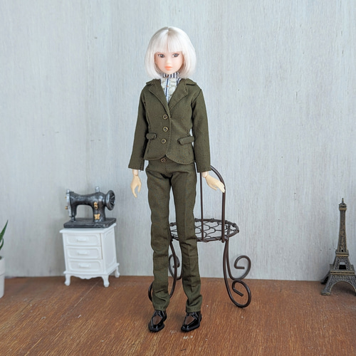 ドール用　衣装(カーキグリーン)　アウトフィット　1/4サイズ　ハンドメイド 1116※momokoDOLLアウトフィット※カーキのスーツ※ジャケット