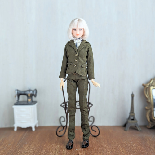 ドール用　衣装(カーキグリーン)　アウトフィット　1/4サイズ　ハンドメイド 1116※momokoDOLLアウトフィット※カーキのスーツ※ジャケット