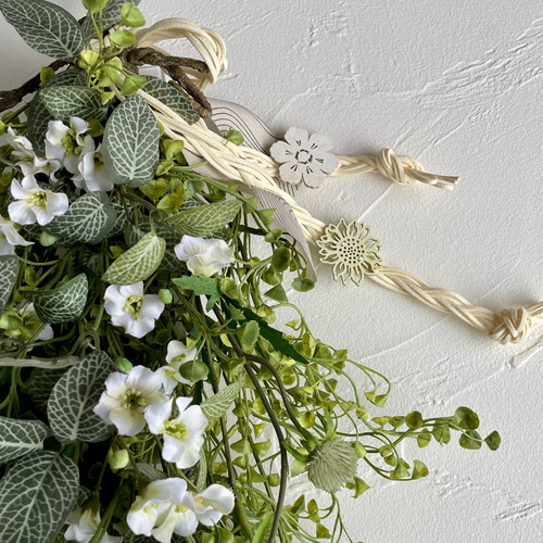 爽やかなロングスワッグ ホワイト・グリーン フラワーアレンジ