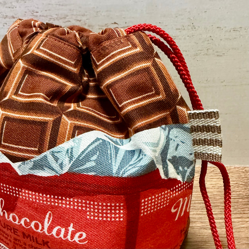 保冷保温ポーチ 巾着 板チョコ柄 コンビニのおにぎり・パン・スイーツ