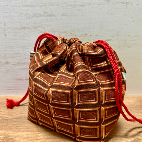 巾着 ポーチ ティキちゃん チョコレート柄 保冷保温ポーチ 巾着 板チョコ柄 コンビニのおにぎり・パン・スイーツ