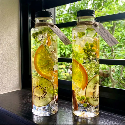 透きとおる爽やかさ！フルーツハーバリウム 円柱瓶Mサイズ 1本 ハー