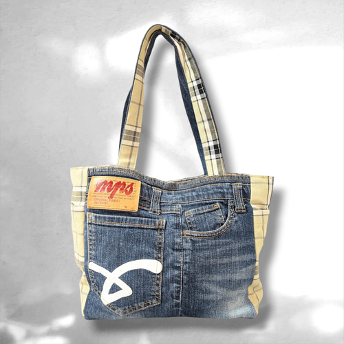 デニムリメイク トートバッグ　ハンドメイド トートバッグ パッチワーク デニムリメイク | iichi 日々の
