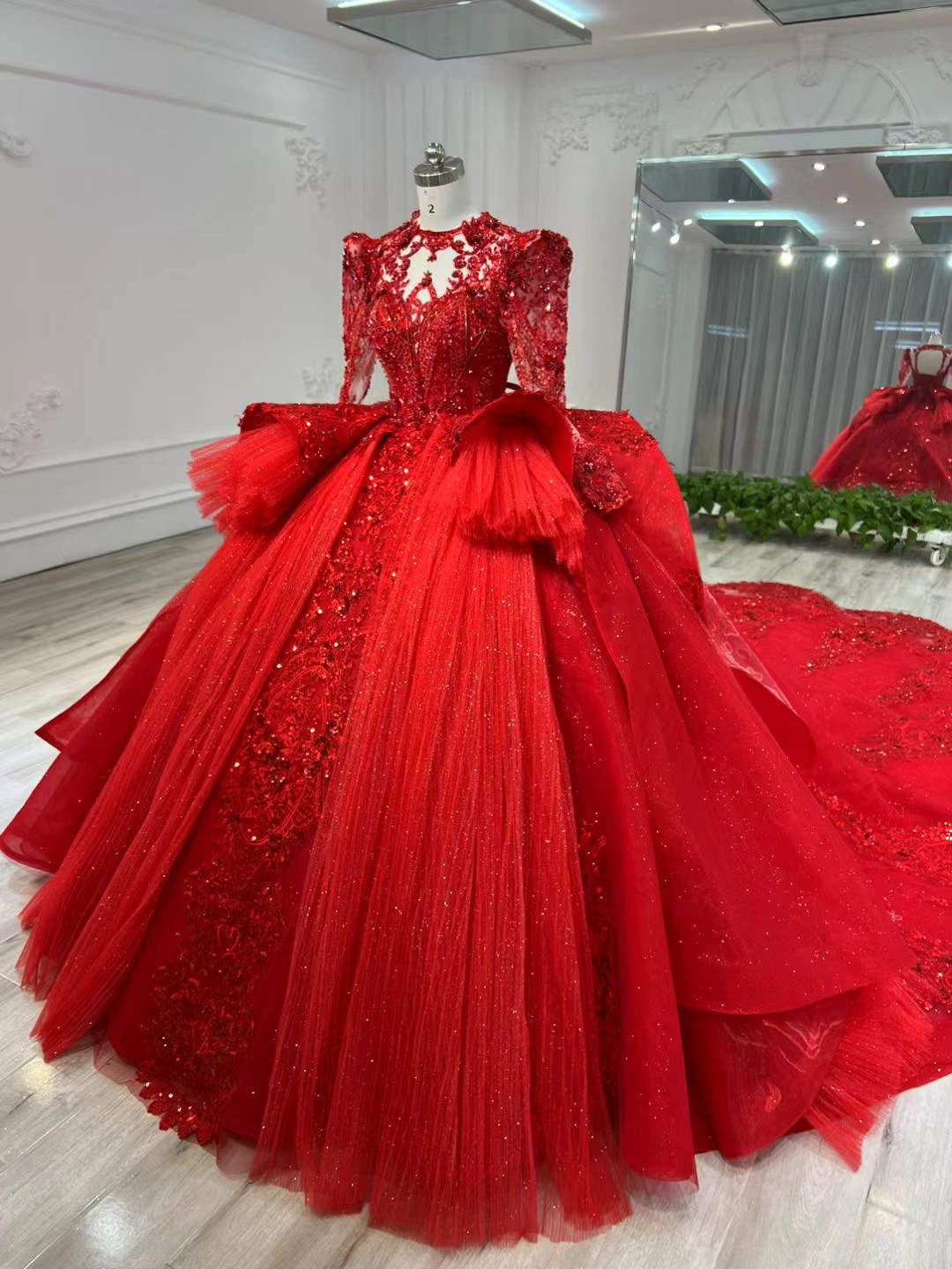 人気上昇中！クラシカル　3D立体レース刺繍　魅惑の花レース　編み上げ　背中空き　裾に繊細レースをあしらった前撮りお呼ばれ