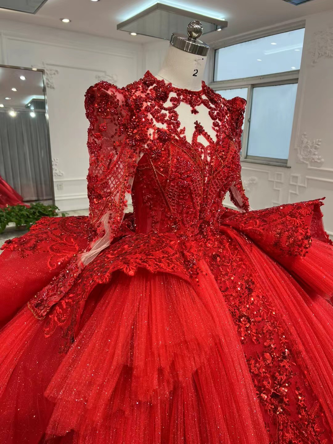 人気上昇中！クラシカル　3D立体レース刺繍　魅惑の花レース　編み上げ　背中空き　裾に繊細レースをあしらった前撮りお呼ばれ