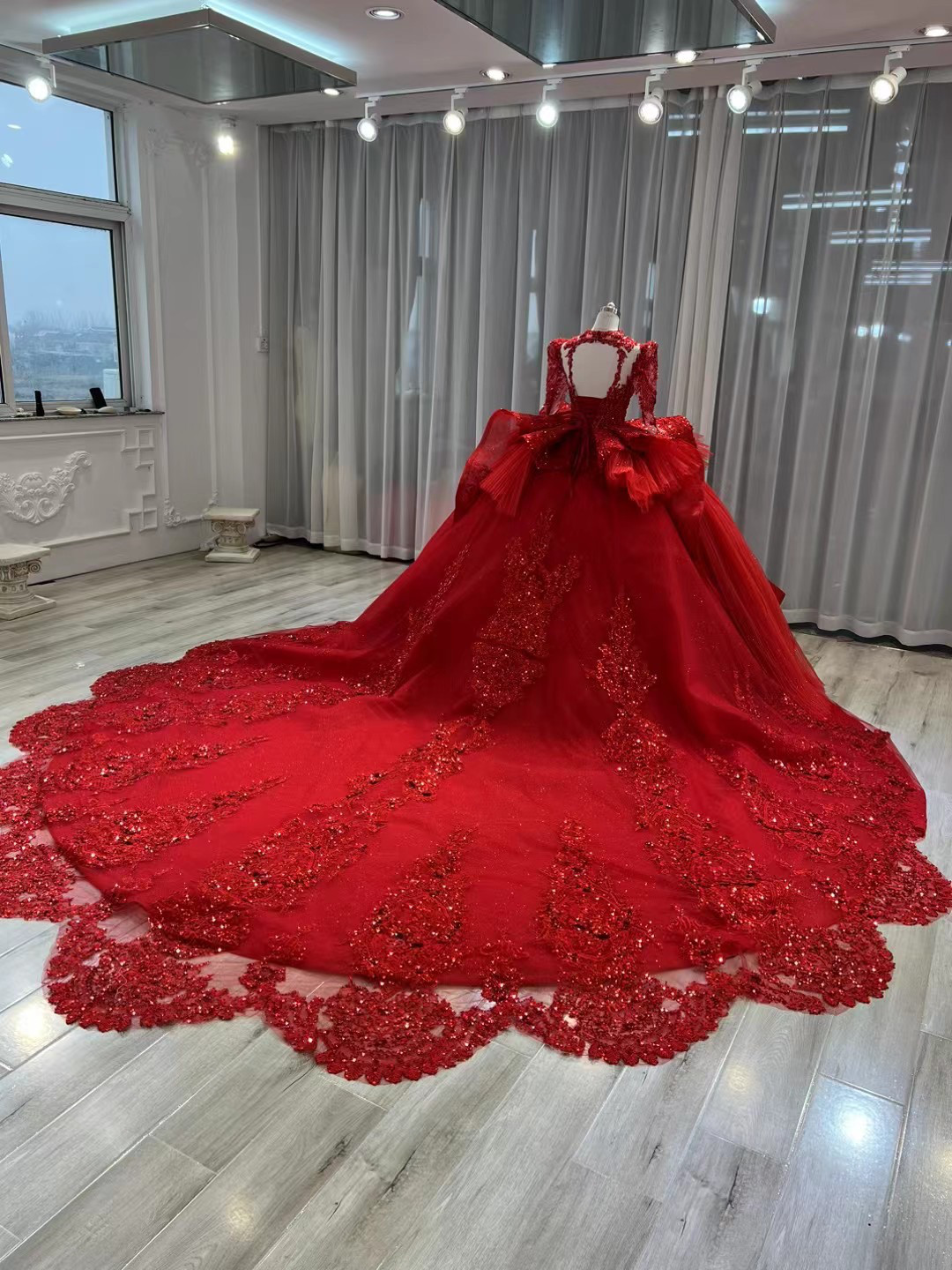 人気上昇中！クラシカル　3D立体レース刺繍　魅惑の花レース　編み上げ　背中空き　裾に繊細レースをあしらった前撮りお呼ばれ