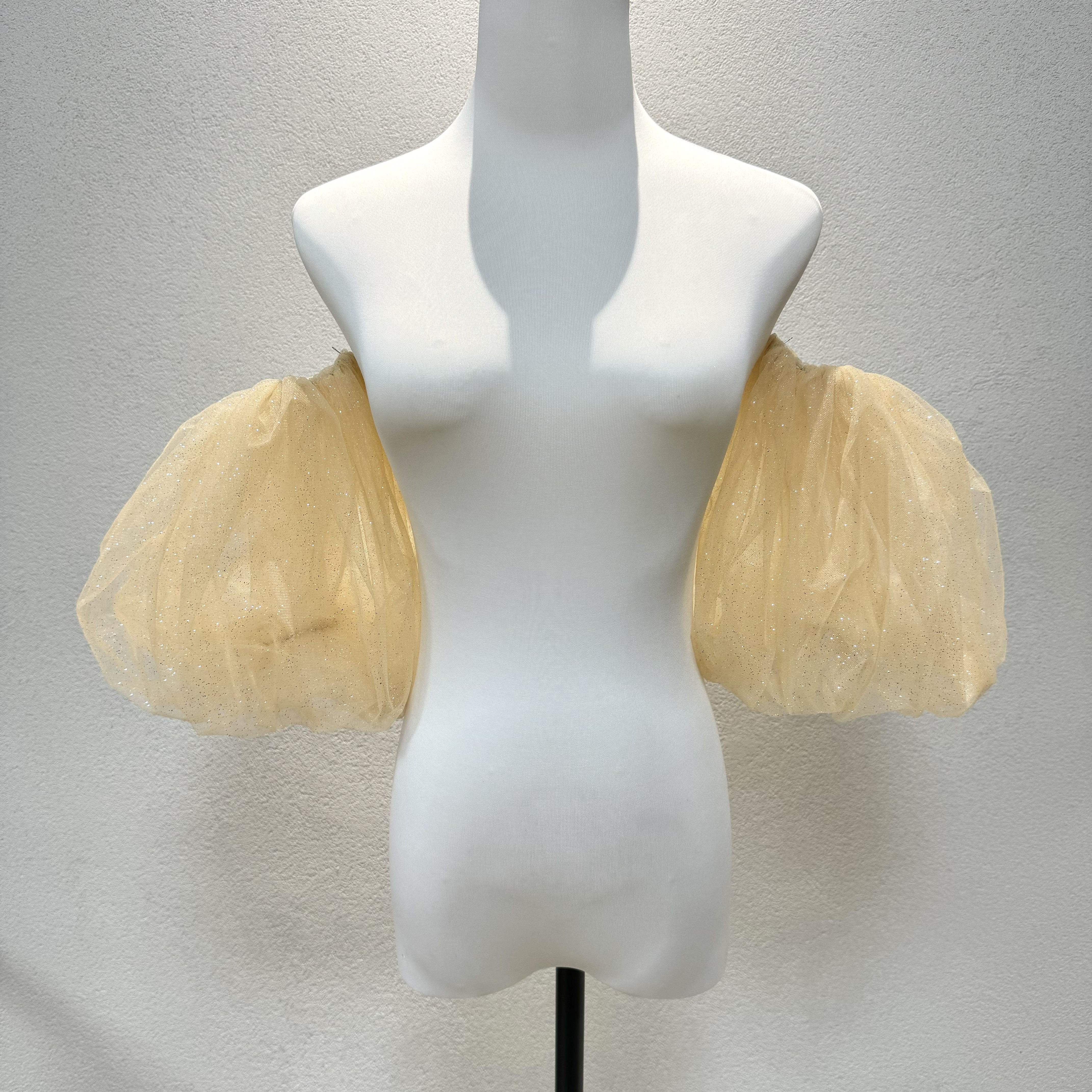 ふんわりチュール　きらきら　大人気パフスリーブ　シャンペン色アームカバー　アームドレス　プライダル　二の腕カバーお色直し 7,409円