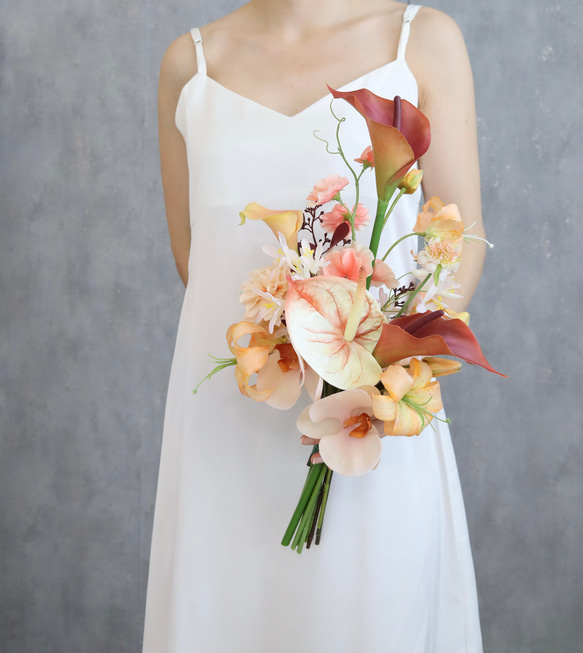 テラコッタカラーのウェディングブーケ　カラー　オレンジ　造花ブーケ　縦長　アームブーケ　ブライダル bouquet
