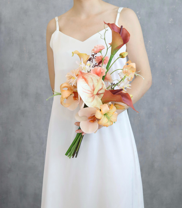 テラコッタカラーのウェディングブーケ　カラー　オレンジ　造花ブーケ　縦長　アームブーケ　ブライダル bouquet