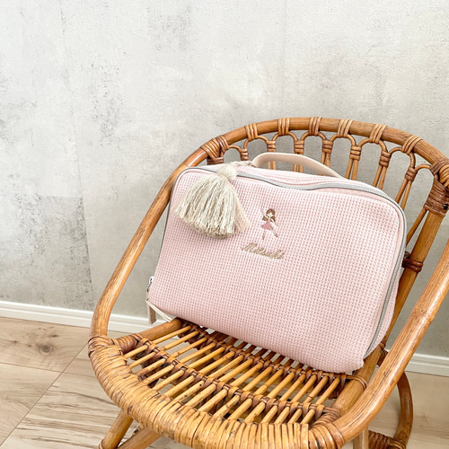 おむつポーチ】かわいいモチーフとお名前刺繍入り ふわもこ オムツ