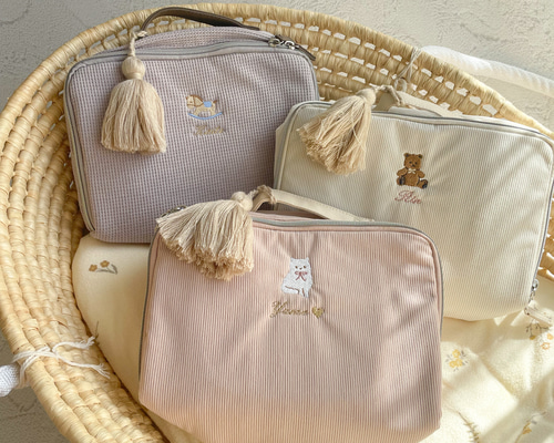 おむつポーチ】かわいいモチーフとお名前刺繍入り ふわもこ オムツ