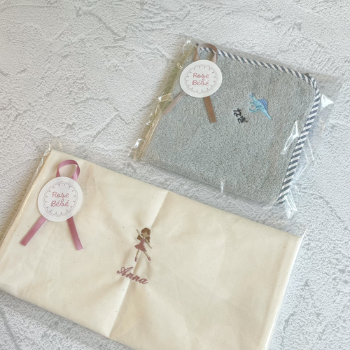 familiar おむつポーチ グレー刺繍 Amazon.co.jp: ファミリア おむつポーチ＆ビタット : ベビー