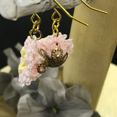 花モチーフ レースピアス 黒と白　三連ピアス 三点 flower 三連 ピアス | BrillantSelect Store