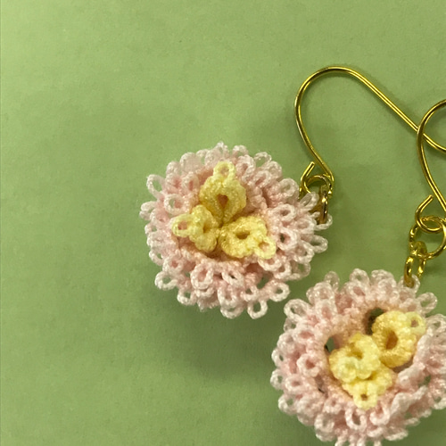 タティングレース！立体のお花のフックピアス （K13） ピアス（フック
