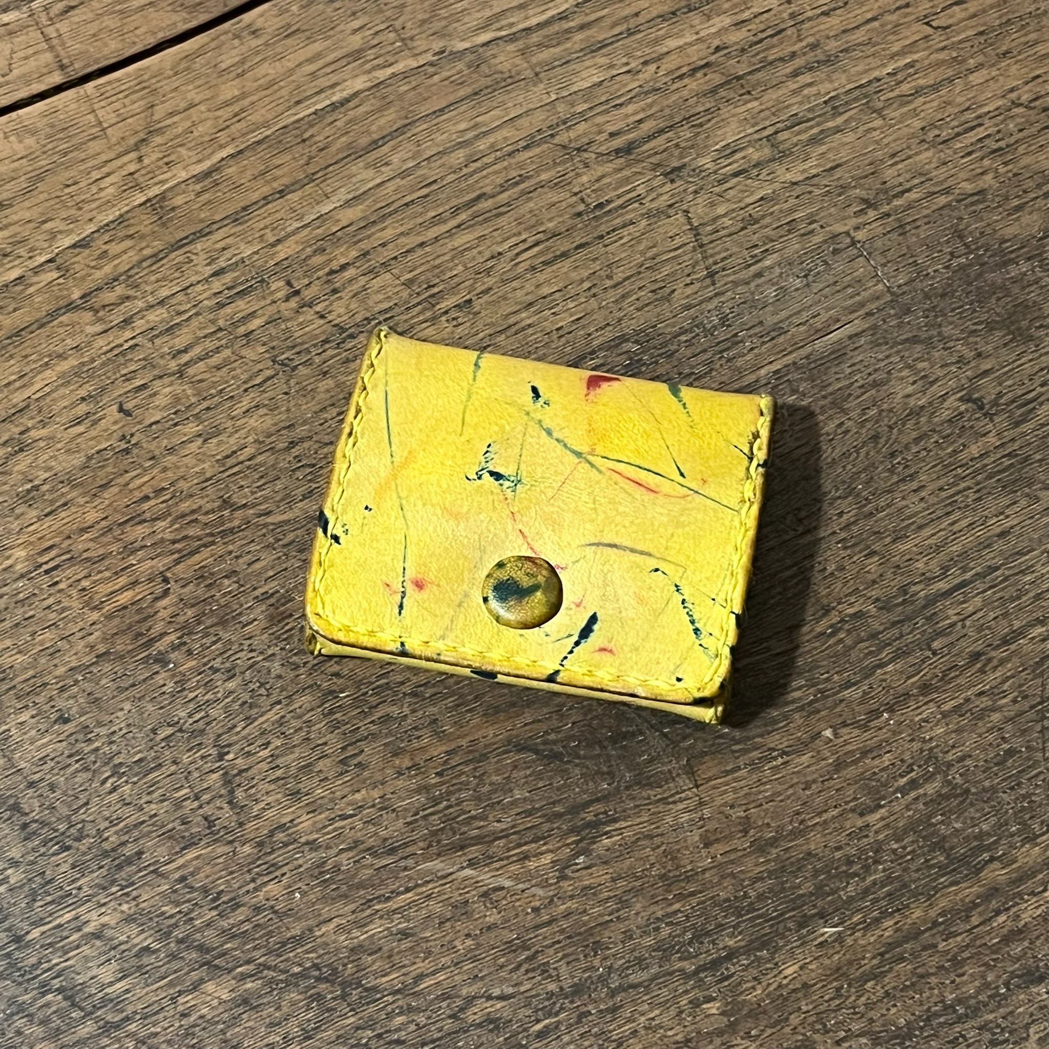 スクエアマルチケース プティ イエローランダムカラー プレミアムレザー