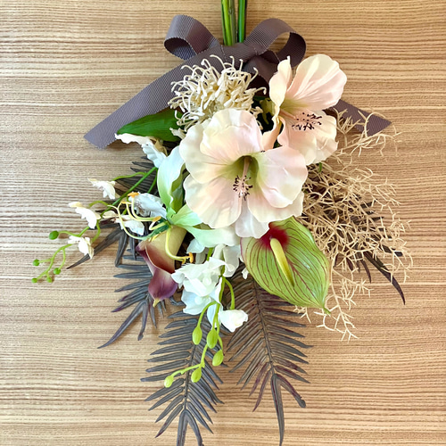 商品名【琉那】ゆか♥華やか！ハイビスカスの花束風スワッグリース＊夏リース 夏花 ナチュラルカラーのスワッグ 28×42 ハイビスカス creema