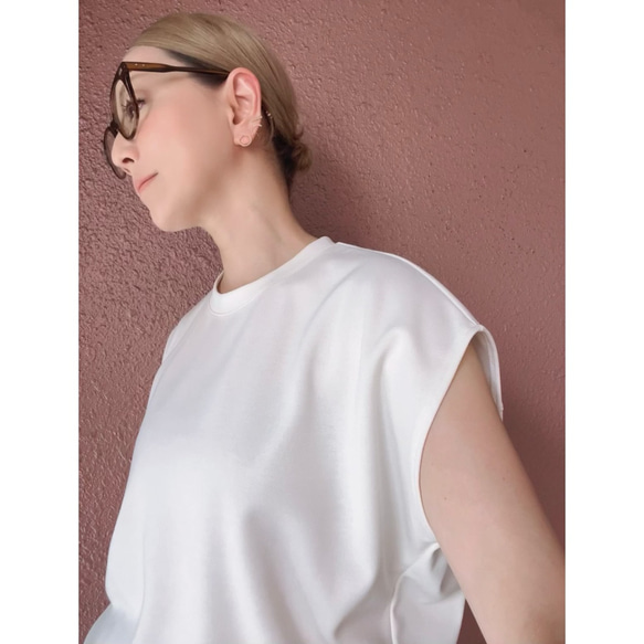 有 2 種顏色和 3 種尺寸可供選擇❤️ 耐老化❤️ 適合成人的精緻上衣❤️ 三維剪裁，從各個方向呈現柔軟、美麗的輪廓 第2張的照片