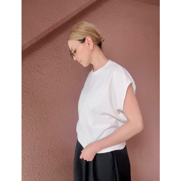 有 2 種顏色和 3 種尺寸可供選擇❤️ 耐老化❤️ 適合成人的精緻上衣❤️ 三維剪裁，從各個方向呈現柔軟、美麗的輪廓 第15張的照片