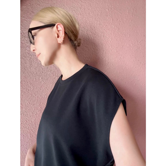 有 2 種顏色和 3 種尺寸可供選擇❤️ 耐老化❤️ 適合成人的精緻上衣❤️ 三維剪裁，從各個方向呈現柔軟、美麗的輪廓 第8張的照片