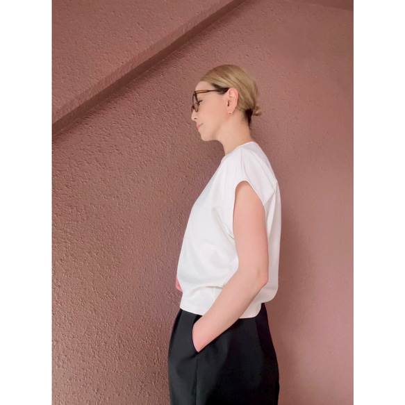 有 2 種顏色和 3 種尺寸可供選擇❤️ 耐老化❤️ 適合成人的精緻上衣❤️ 三維剪裁，從各個方向呈現柔軟、美麗的輪廓 第9張的照片