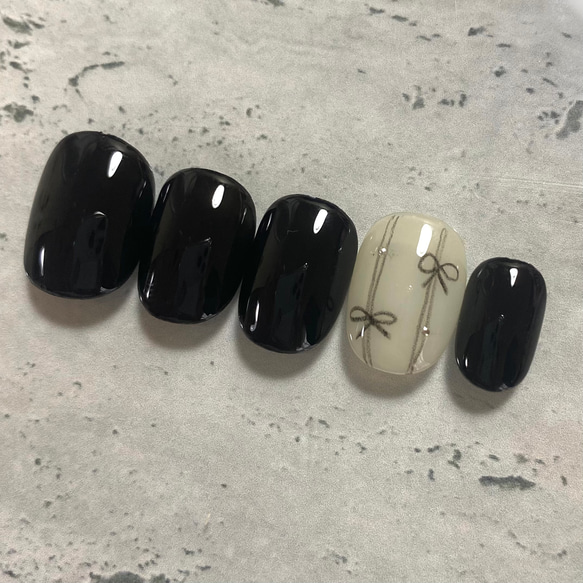ネイルチップ リボンネイル ブラックネイル シンプルネイル 2枚目の画像