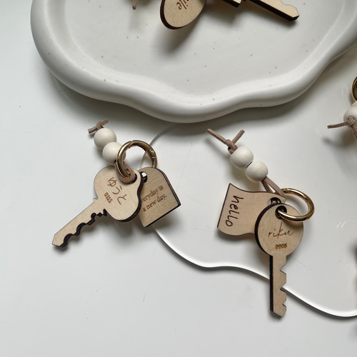 豚まん＊お名前入りオーダーメイド木製キーホルダー♫ 豚まん様専用＊お名前入りオーダーメイド木製キーホルダー