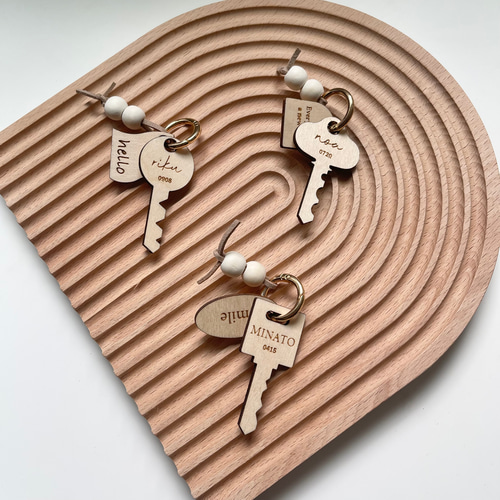 豚まん＊お名前入りオーダーメイド木製キーホルダー♫ 豚まん様専用＊お名前入りオーダーメイド木製キーホルダー