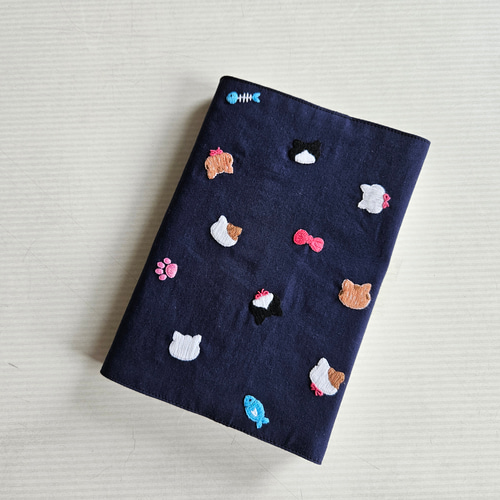 単行本サイズ刺繍ブックカバー 猫モチーフ ブックカバー kalmia