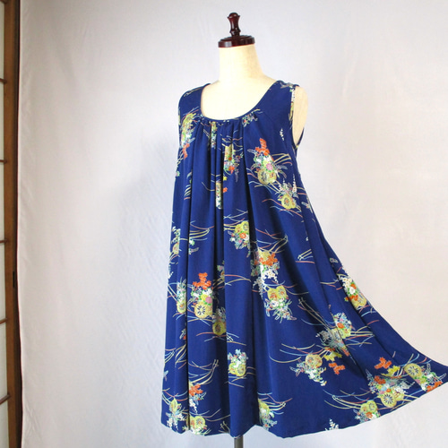 和の布創作服> 小紋の着物地から作ったギャザーワンピース 絹 和の布創作服> 小紋の着物地から作ったギャザーワンピース 絹