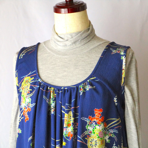 和の布創作服> 小紋の着物地から作ったギャザーワンピース 絹 和の布創作服> 小紋の着物地から作ったギャザーワンピース 絹