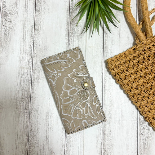 新色♪ グレージュ×ホワイト 花柄 型押し 本革 手帳型