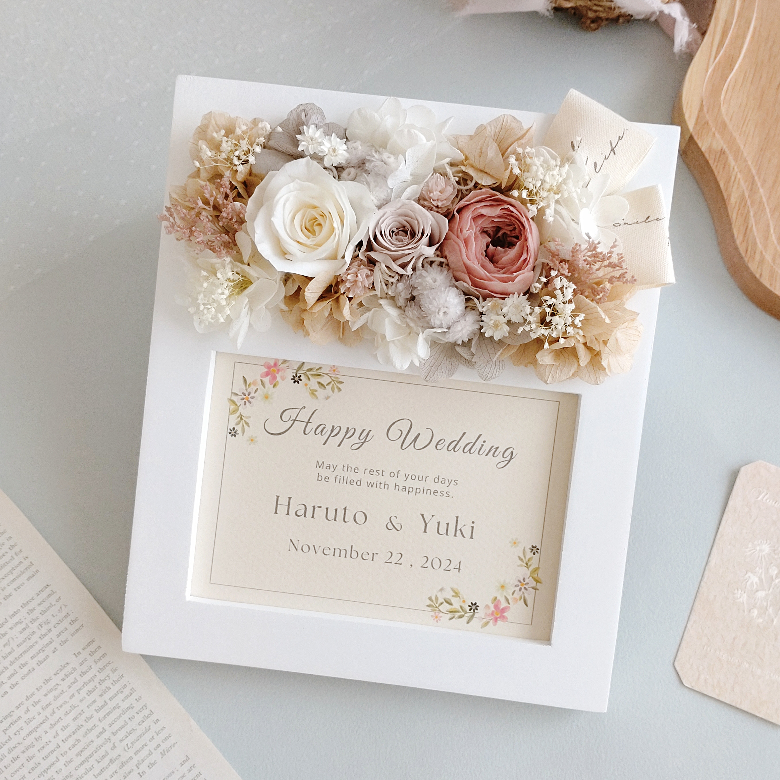 幸せのはじまりに贈る＊フラワーフォトフレーム 【シフォンピンク・ベージュ】　結婚祝い　子育て感謝状　両親贈呈品　名入れ