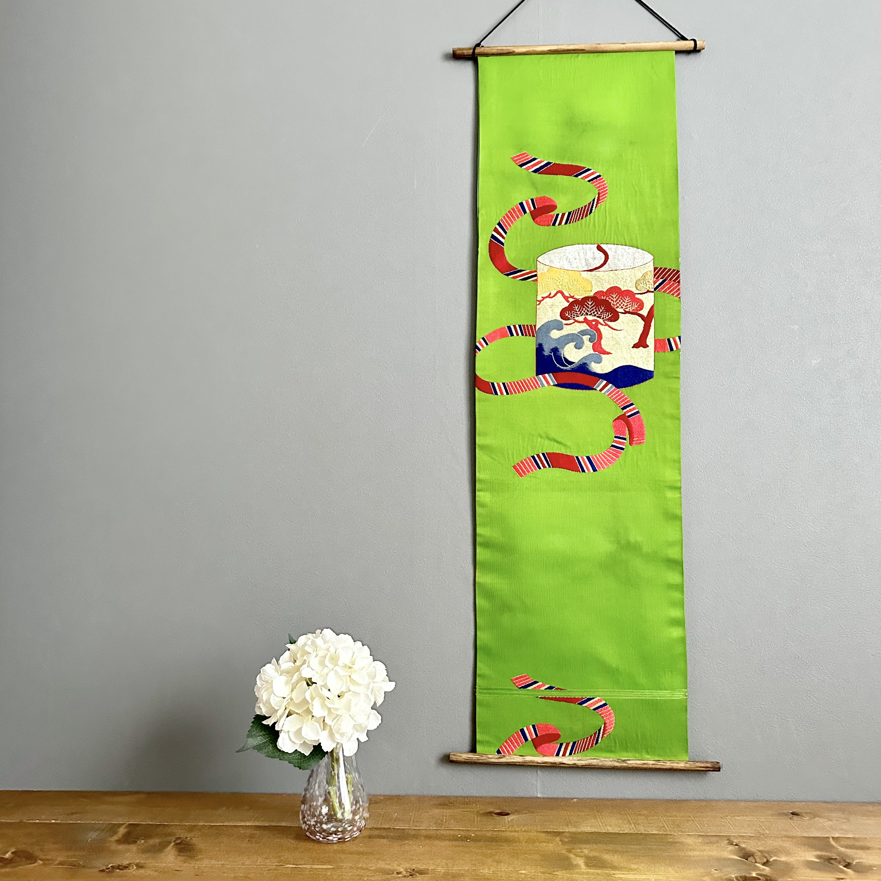 タペストリー　古布　着物　リメイク　壁掛け　 Old KIMONO 帯のタペストリー アンティークの鮮やかな緑 着物リメイク