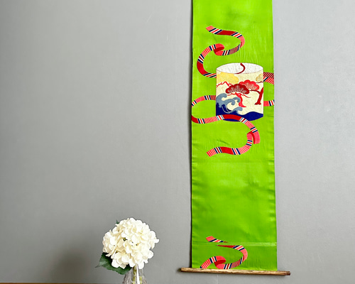 タペストリー　古布　着物　リメイク　壁掛け　 Old KIMONO 帯のタペストリー アンティークの鮮やかな緑 着物リメイク