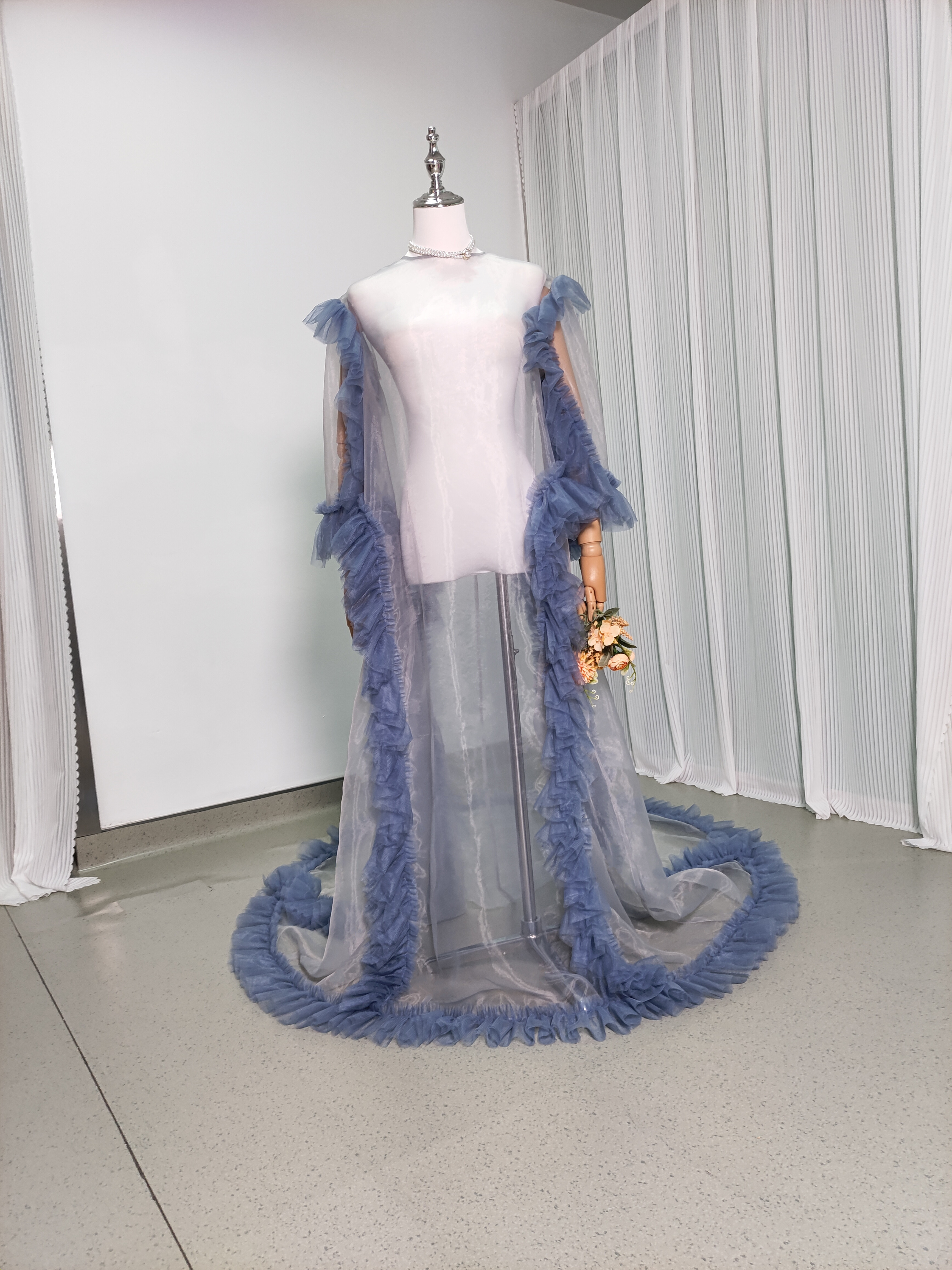 爽やかで優しいブルー Vネック 交わし 柔らかく重ねたチュールスカート  