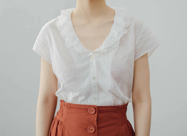 フリル襟　半袖ブラウス　トップス　コットン100％