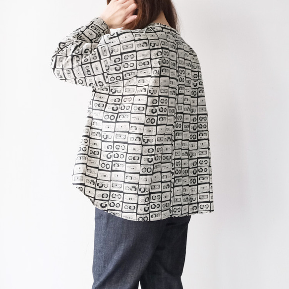 40ブロード cassettetapeプリント バックフレア ブラウス denicher D243206 デニシェ ブラウス denicher デニシェ