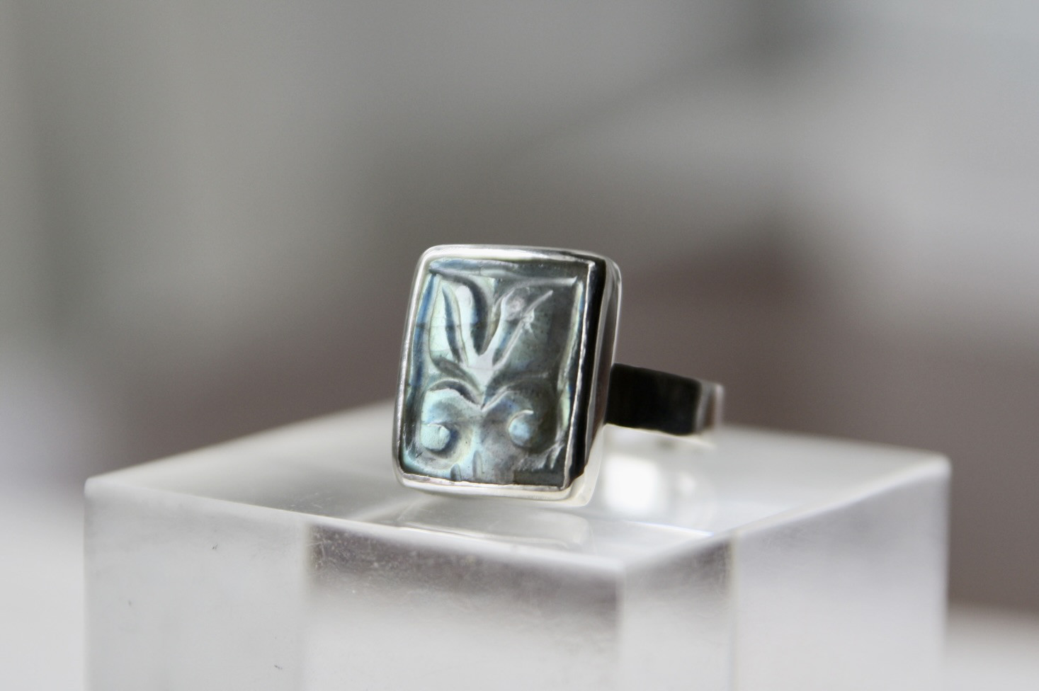 ラブラドライト　カーヴィング　sv ring